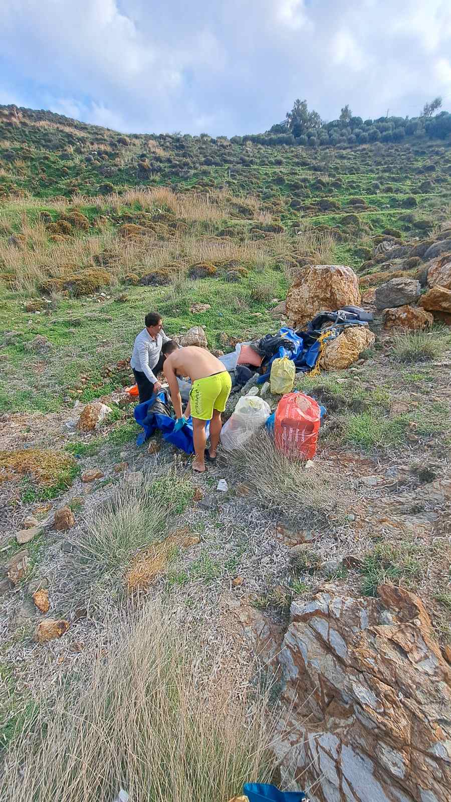 Καθαρισμός Δυσπρόσιτων Ακτών Λέρου – Αγίου Γεωργίου Βουρλίδια Μία δυνατή περιβαλλοντική δράση των μαθητών της εικονικής επιχείρησης “ReSea Leros”